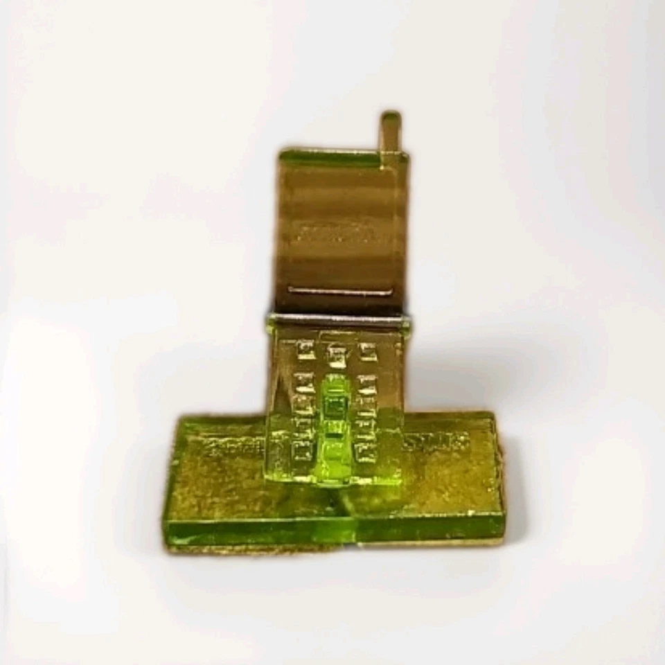 Scene It Jr Edition 4 Player Tokens and 2 game dice - Image 4 of 4