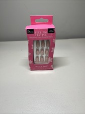 Nails Inc London Press On Nails FEELING FESTIVE - 24 Nails