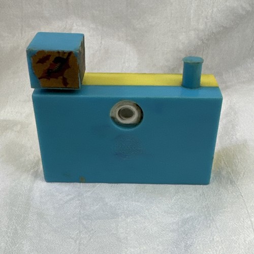 Vintage Marx blue/yellow instamatic toy camera Working Action - Picture 6 of 7