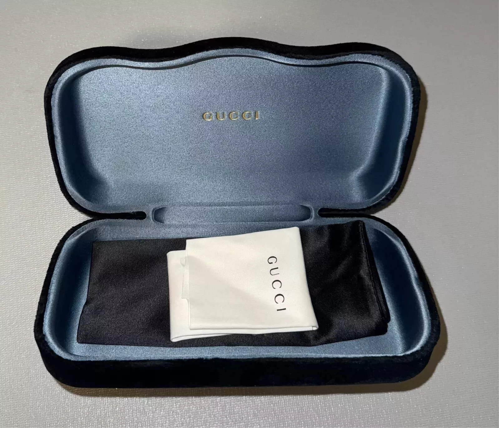 GUCCI GRAND ÉTUI À LUNETTES DE SOLEIL VELOURS NOIR avec SAC POUSSIÈRE LUNETTES DE SOLEIL et avec tissu