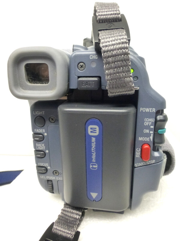 CAMERA CAMESCOPE SONY DCRTRV255E DIGITAL 8 + cassette HI8 BON ETAT