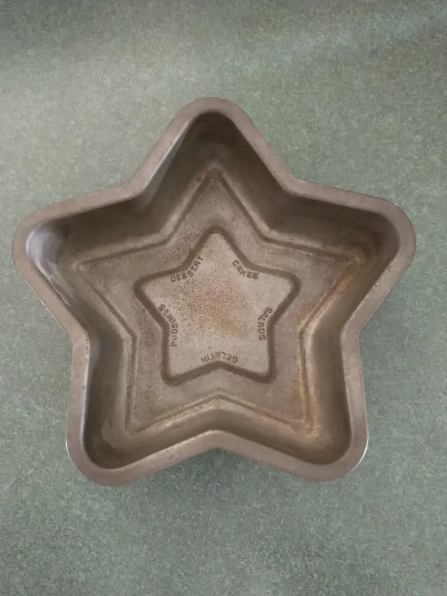 Vintage Metal Star Shaped Cake Pan / Jello Mold / Salad Pan/ Dessert Pan