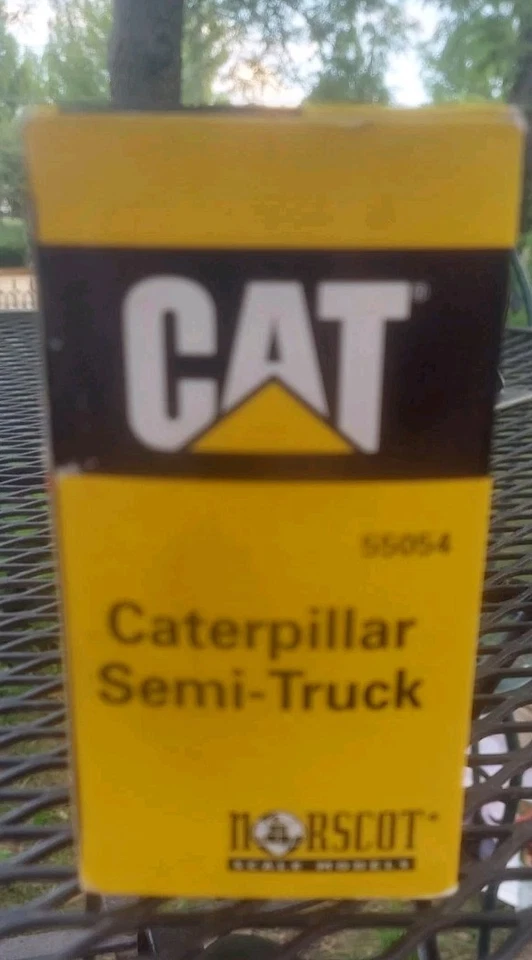 NORSCOT Caterpillar Semi Truck CAT Die-cast 1/64 NIB - Image 4 of 4