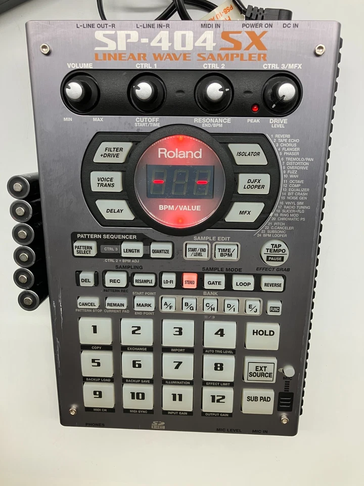 Roland SP-404SX Linear Wave Sampler 2013 w/Adapter Working B8C0392 - Image 2 of 4