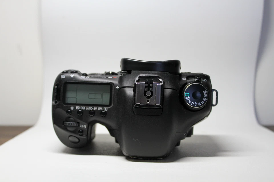 Canon EOS 7D Body Only - No Battery/Lens - High Shutter, Err 5, Loose Plybk Bttn - Image 4 of 4