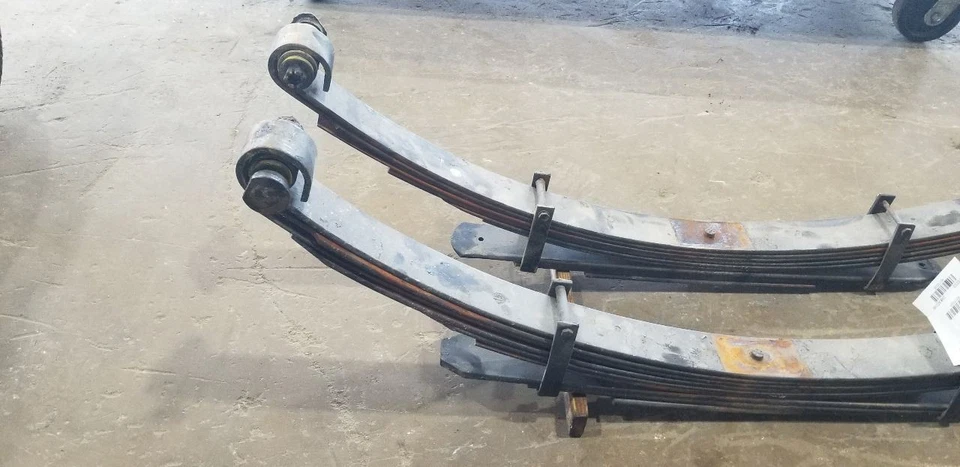 1980 TOYOTA LAND CRUISER FJ43 LEAF SPRING SET REAR Foto 2 de 4