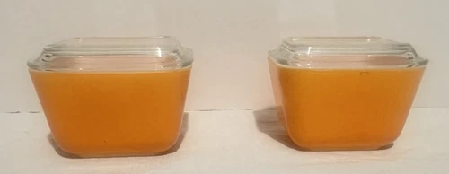 VTG Pyrex 501-B Orange 1 1/2 Cup Refrigerator Dish with Glass Lid ~ Set of 2