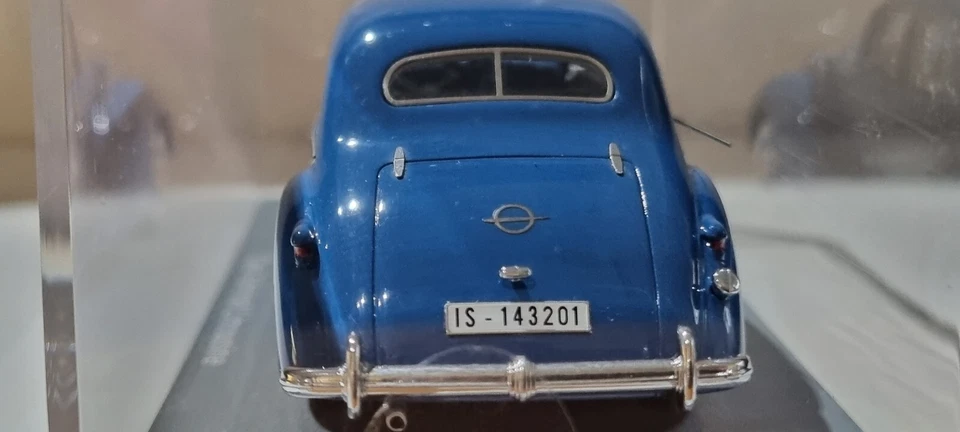 1/43 NEO Scale Models Opel Admiral Limousine "Blue " Unopened Casing, NO Box - Image 4 of 4