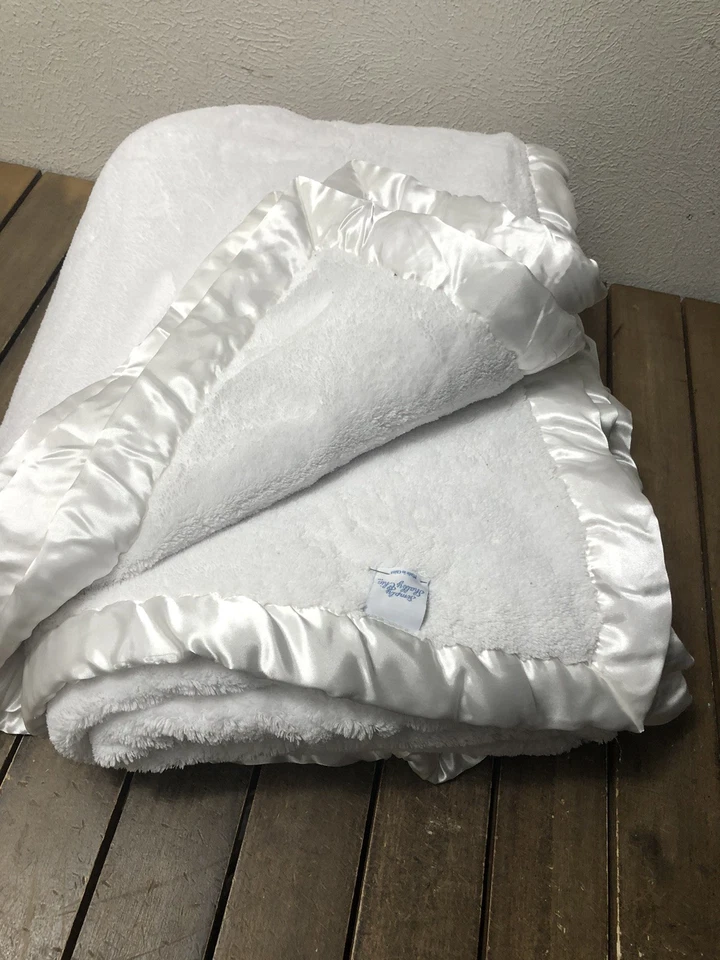 Simply Shabby Chic TWIN Plush White Blanket Satin Trim Rachel Ashwell 2Ply 69x91 - Image 3 of 4
