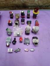 Allen Bradley 800E-2D0, IDEC, CUTLER HAMMER, ETC. LOT OF 23 ASSORTED SWITCHES