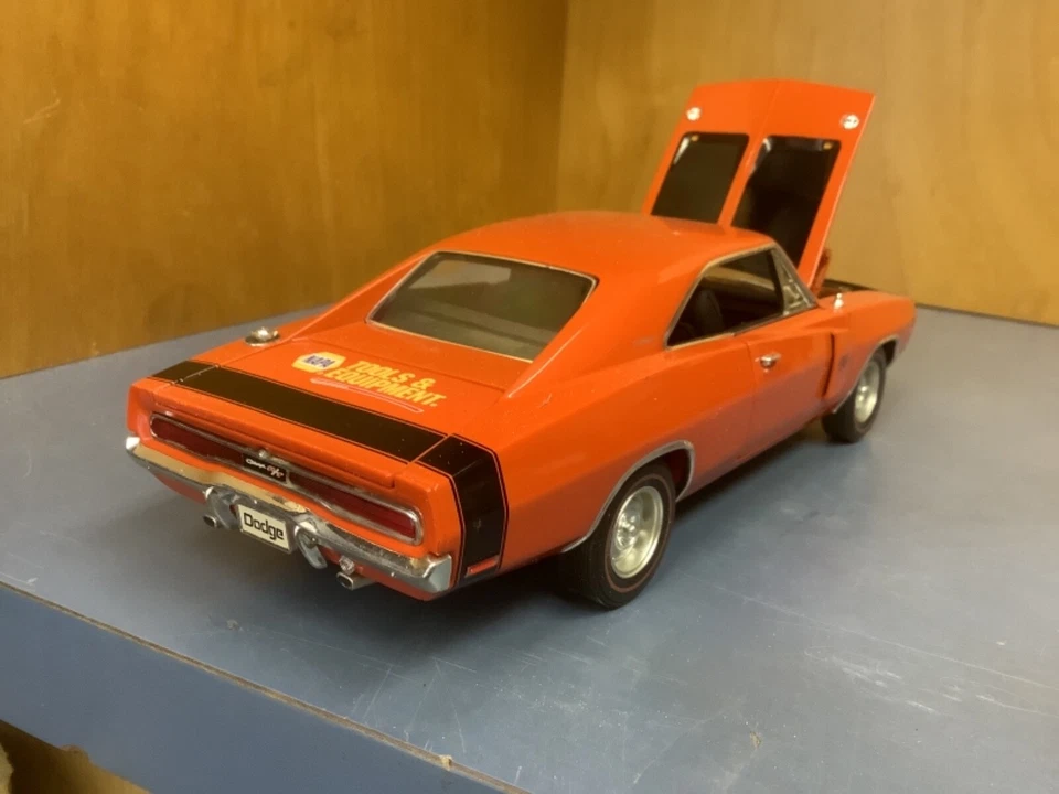CROWN PREMIUMS 1970 DODGE CHARGER RT HEMI 1/24 NAPA TOOLS loose  - Image 3 of 4