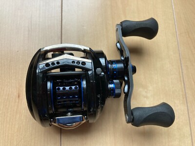 Abu garcia Revo DEEZ6 Right used very good bait reel W/Box PE Line