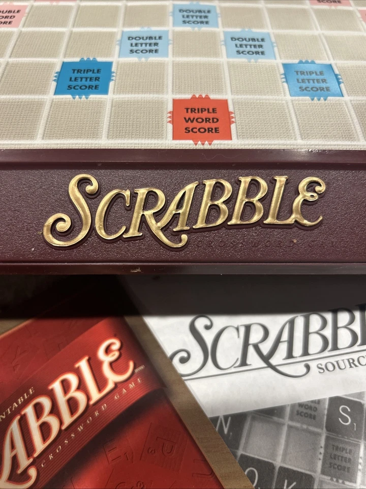 DELUXE SCRABBLE Turntable Board Game 2001 100% Complete Full Score Pad Mint Cond - Image 2 of 4