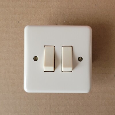 LEGRAND NEPTUNE 1 interrupteur double va et vient coloris blanc