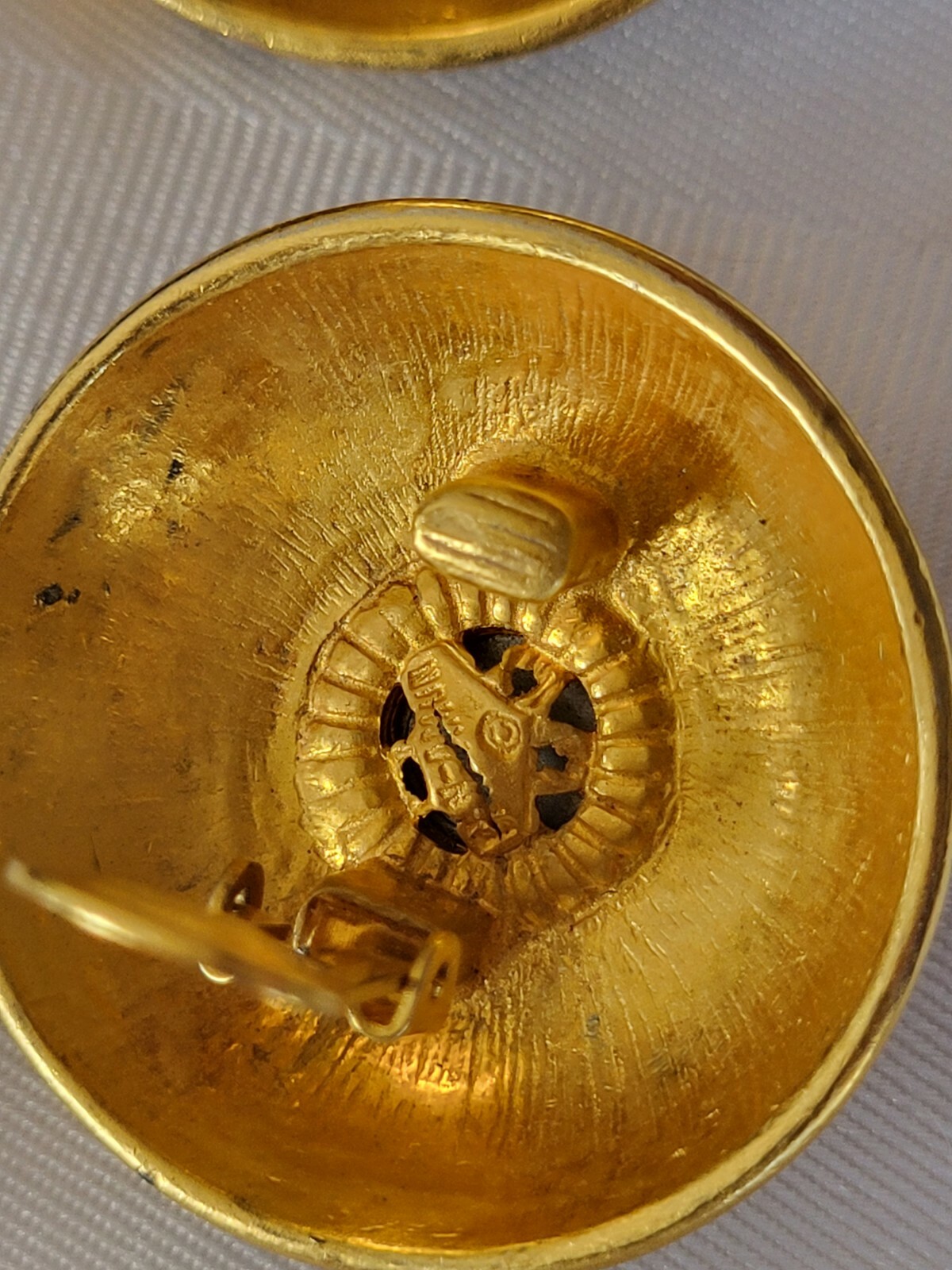 CLASSY AUTHENTIC CHANEL PEARL BUTTON CC LOGO VINT… - image 3