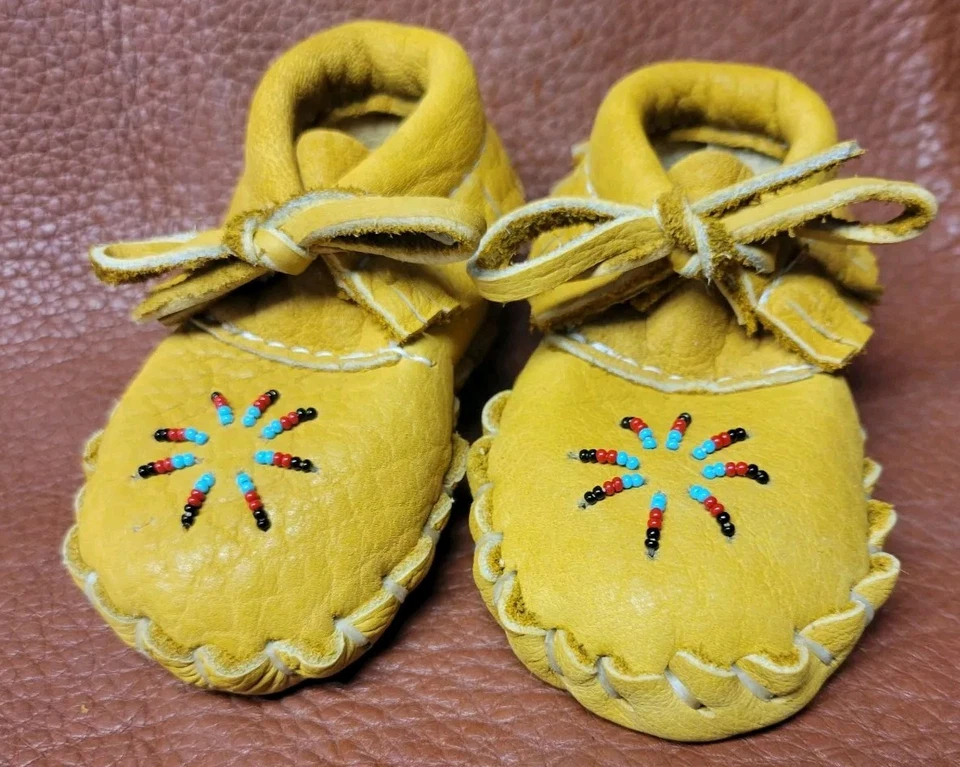 Mocasines bebé Buffalo talla 3 indio 3 a 12 meses niño, cuentas doradas a mano Foto 3 de 4
