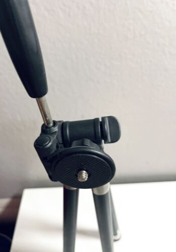 Targus Portable Tripod TG-42TT Extends 11" to 42” Desk/Travel Lightweight Black - Picture 3 of 7