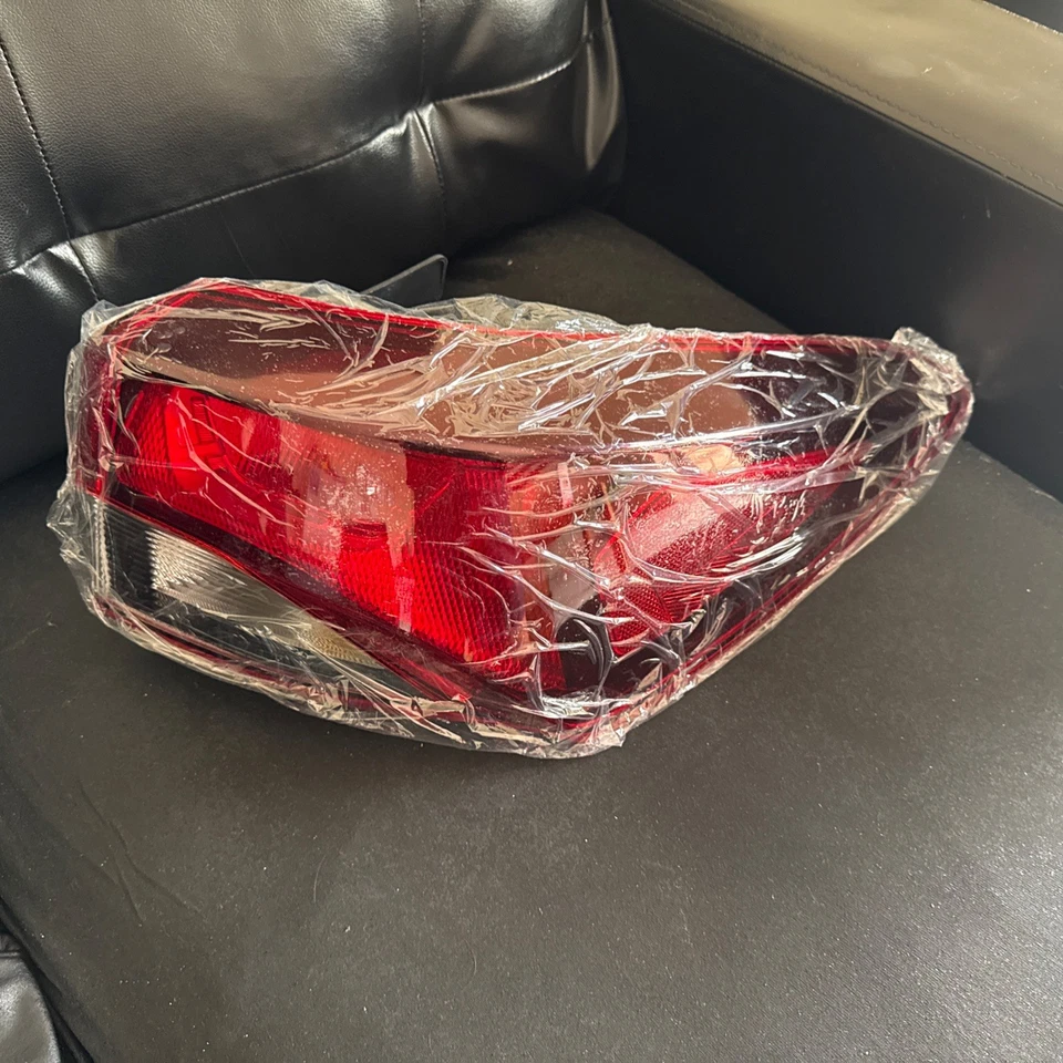 Luz trasera halógena para Chevy Trailblazer 2021-2025 L/LS/LT freno lateral pasajero Foto 2 de 4