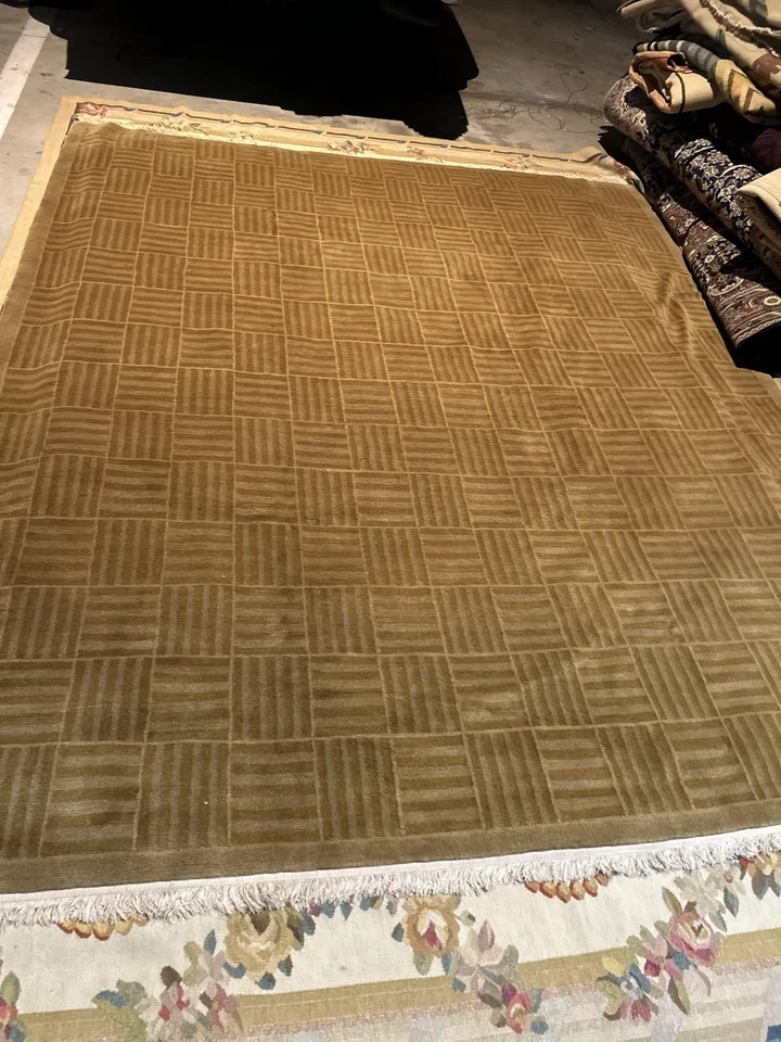 Large Modern Tibetan Wool Rug – Geometric Gold Pattern – Handmade Wool & Cotton - Image 2 of 3