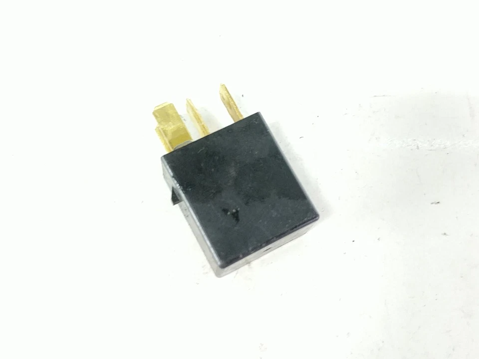 13-16 TRIUMPH DAYTONA 675 Relay 2043D1 - Image 2 of 4