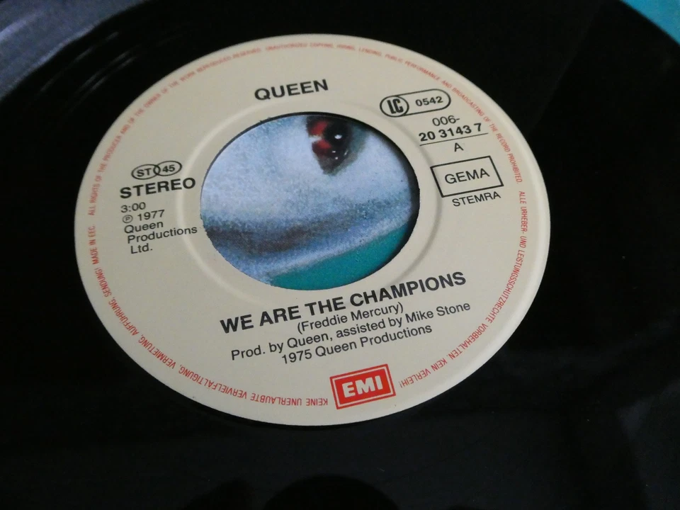 Queen - we are the Champions / We will Rock you. 7" Vinyl . Top Zustand - Bild 4 von 4