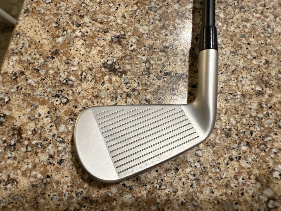 taylormade p udi 2 iron Fujikura Axiom 105x - Image 3 of 4