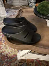 OOFOS Men's 7 Womens 9 Black Lightweight Recovery Slide Comfort Sandals