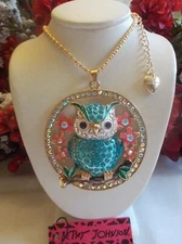 BETSEY JOHNSON  LOVELY BEJEWELED  BLUE OWL ON A FLOWER VINE PENDANT NECKLACE 