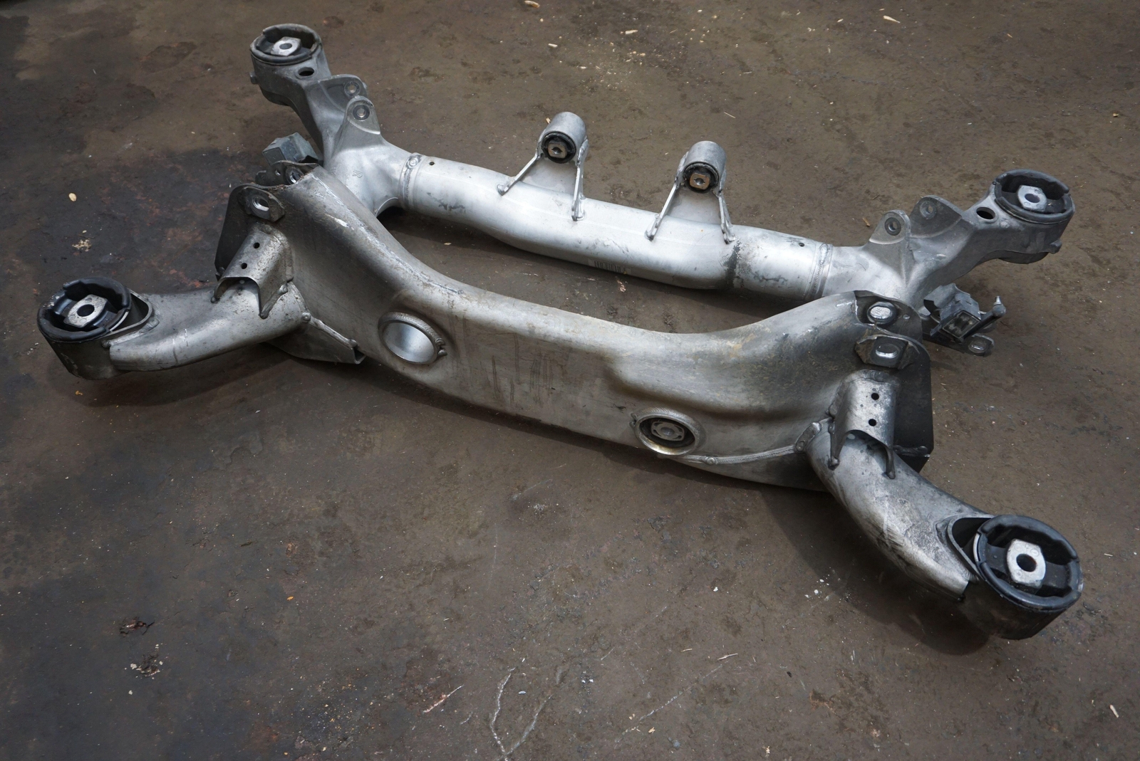 Rear Suspension Subframe Axle Carrier OEM 33316770752 Rolls Royce Phantom 03-17
