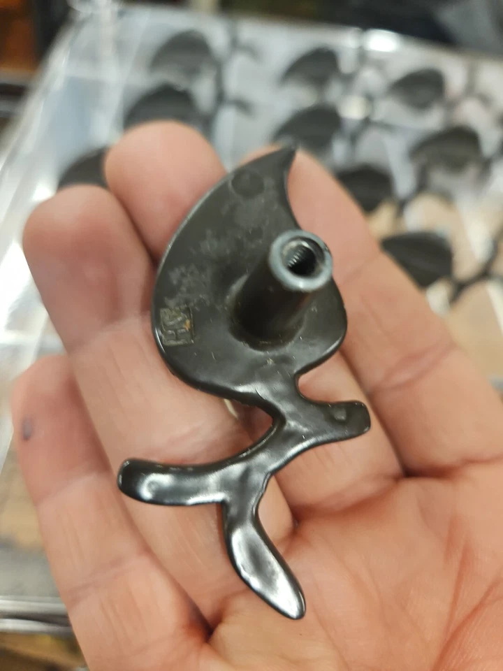 Atlas Homewares 184 Bronze Nature 2-1/2" Designer Cabinet Knobs Lot Of 19 - Image 4 of 4