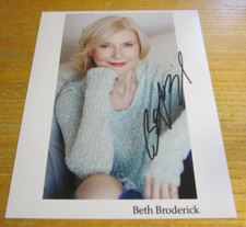 Beth Broderick Actress Autographed 8X10 Photo "Sabrina the Teenage Witch" Zelda