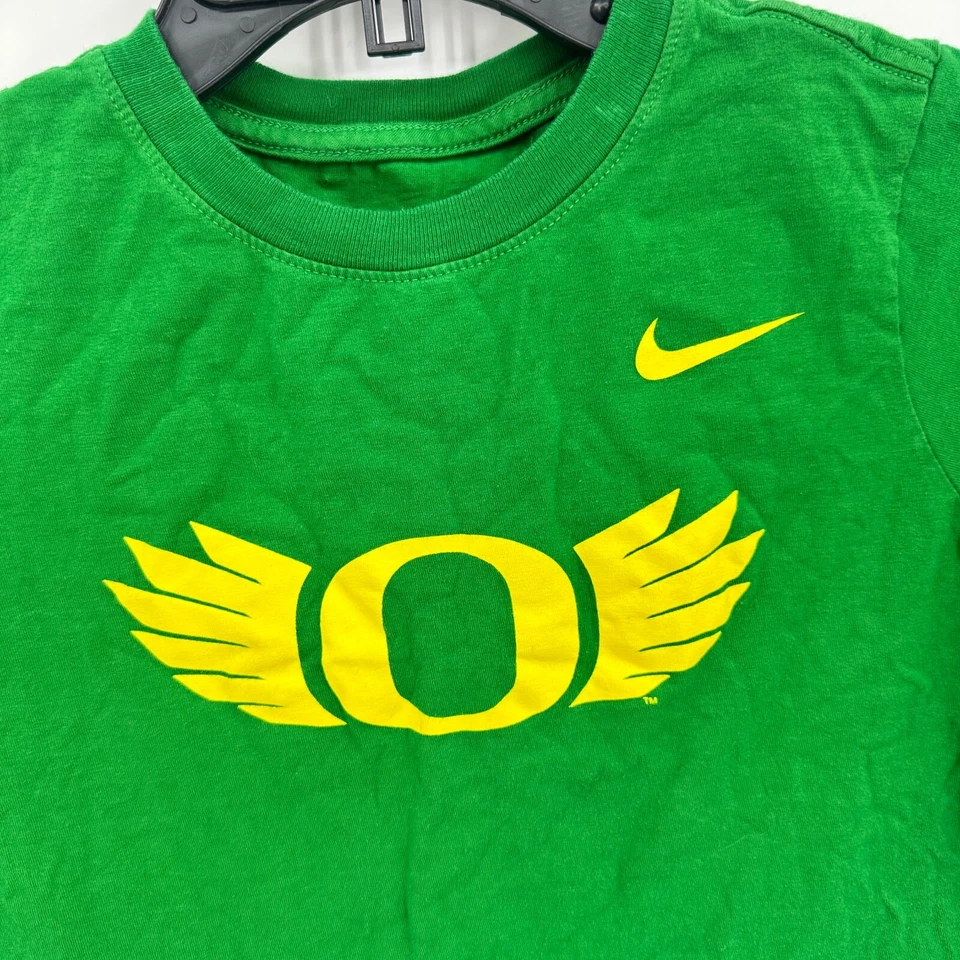 Camiseta Nike Oregon Ducks Niños Mediana Verde Amarilla Fútbol Universitario Día del Juego Camiseta Foto 4 de 4