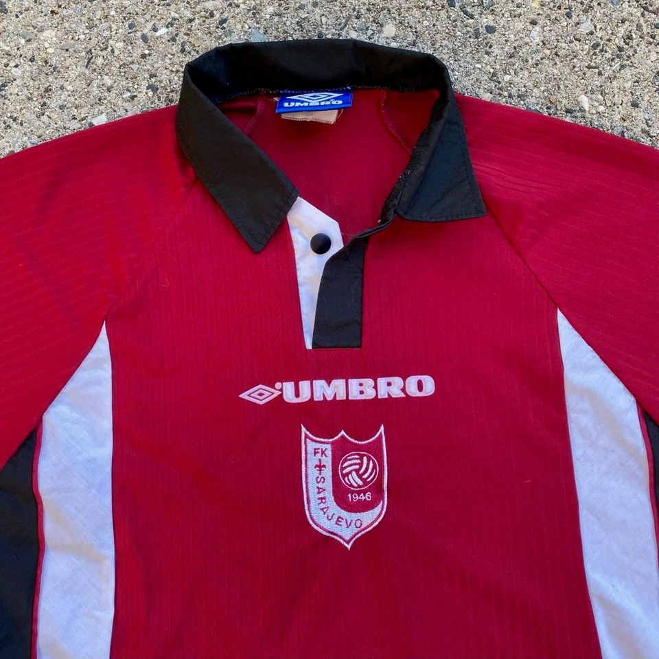 Camiseta de fútbol local roja vintage 1998/99 FK Sarajevo Umbro Foto 2 de 4