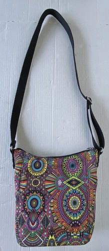 Bolso Bandolera Sakroots Artist Circle Wanderlust Colorido Arco Iris Hippie Llamas - Imagen 3 de 15
