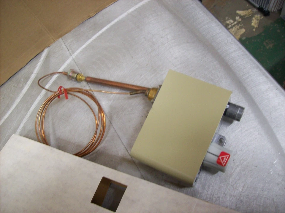 Barber Colman Genuine NOS Thermostat TP-202-0-0-1 - Image 2 of 3