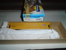 ATHEARN 2907J 55' CENTER FLOW HOPPER - C&NW #180014 HO