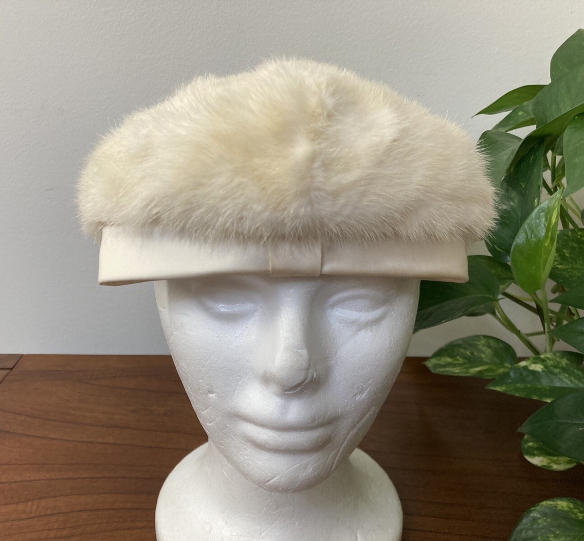 Vintage Black Russian Style Hat by Fifth Avenue Arnold Constable Union Made J-52 Vintage Hat Womens Arnold Constable Fifth Avenue New York  main image 3