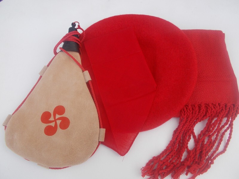 Gourde basque et panoplie de féria Idée cadeau folklorique du Sud-Ouest