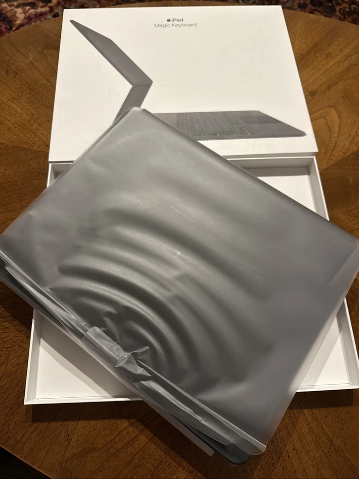 Apple Magic Keyboard for iPad Pro 12.9" Black MJQK3LL/A 3rd 4th 5th 6th Gen - Image 2 of 4