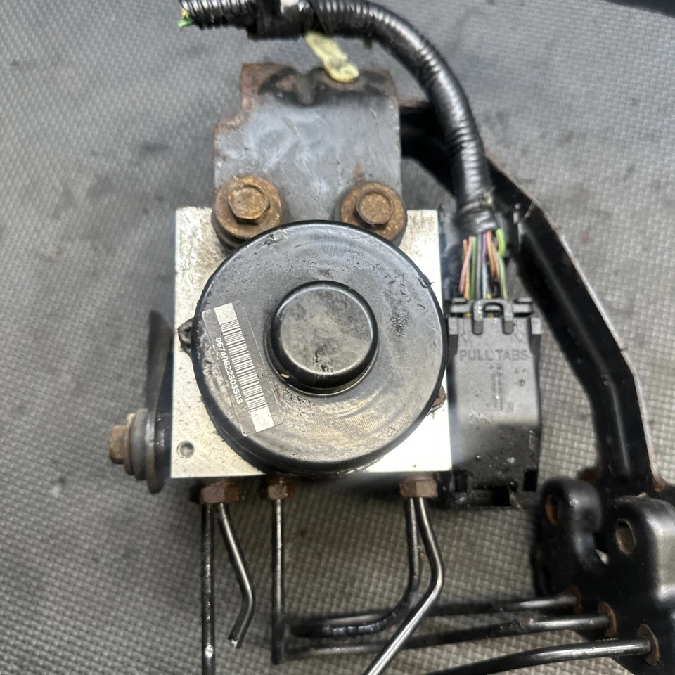 Дополнительные детали ABS для Ford Explorer 2003 года выпуска - Изображение 3 из 4