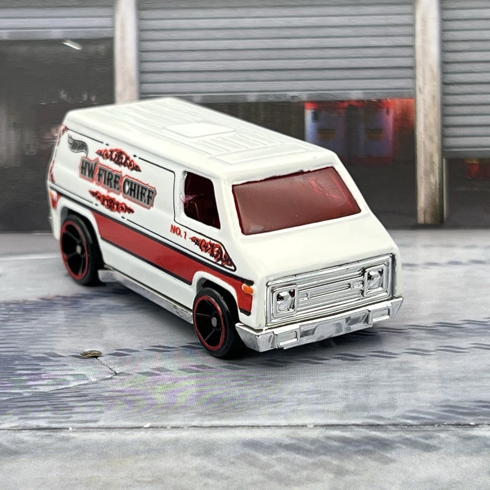 Hot Wheels Super Van Fire Chief Metalflake Pearl White 2015 1:64 Diecast [21k] Foto 2 de 4
