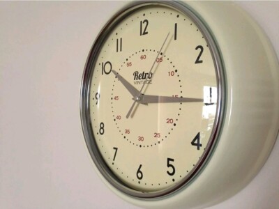 Neue Shabby Chic Retro Modern Wanduhr Zimmerdeko - Creme
