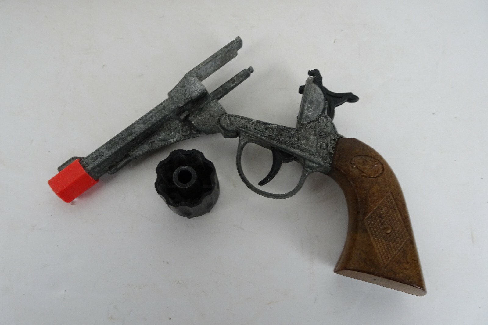 Edison Giocattoli Metal Cap Gun Toy Western Style Revolver Replica Made