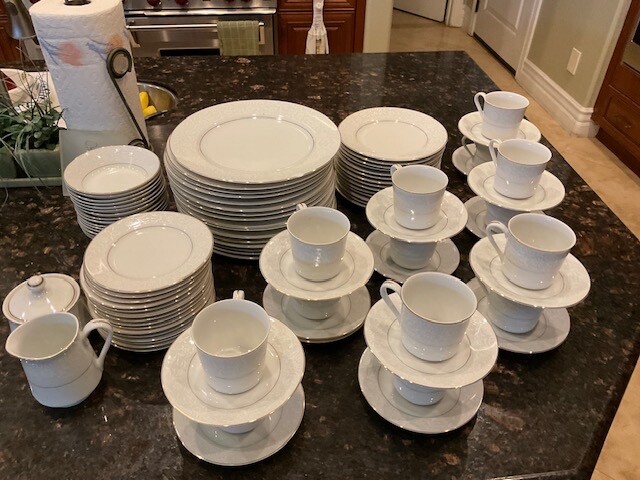 Vintage Coventry Fine China Japan Chantilly #652 Large Dinner Set