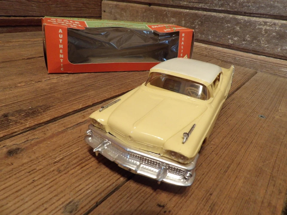 1958 Buick Roadmaster 75, Rare 2 door Hardtop Vintage Dealer Promo Car Model - Image 3 of 4