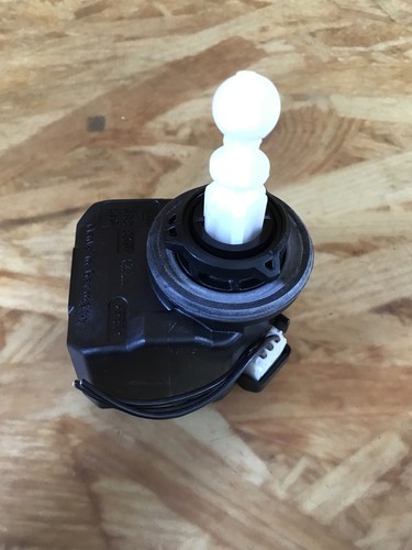 365692 Stellmotor Scheinwerfer links VW Polo V (6R, 6C) 00883000