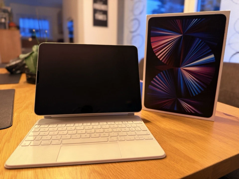 Apple iPad 11“ (3.Generation), 128 GB, WiFi + 5G, Silber, Magic Keyboard weiß - Bild 3 von 4