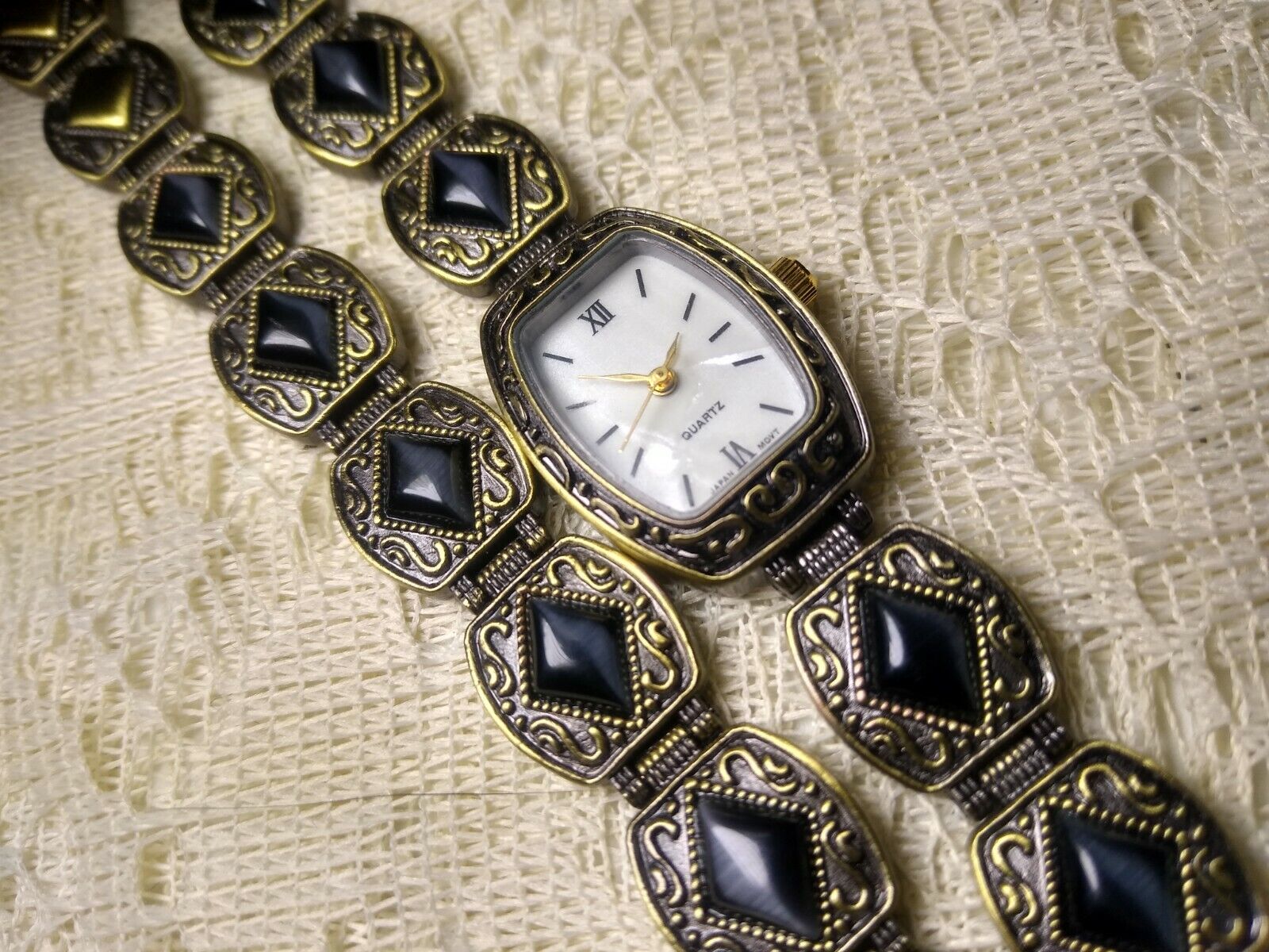Vintage Women’s Quartz Watch and Matching Bracelet Brass Tone, New Battery. 8" L