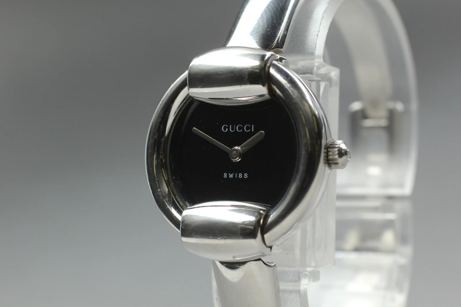 [Presque comme neuve] Montre femme vintage GUCCI 1400L cadran noir quartz argenté JAPON