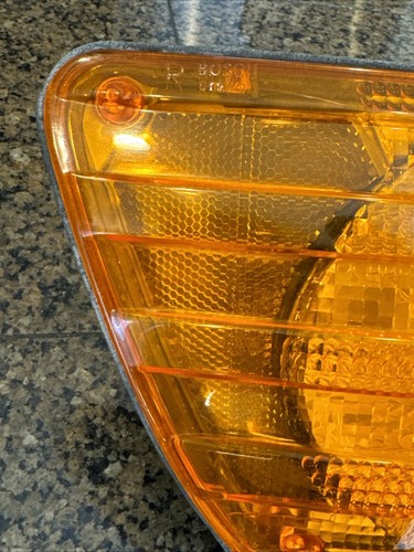 MERCEDES-BENZ W116 450SEL RIGHT SIDE TURN SIGNAL MARKER LIGHT VINTAGE BOSCH - Picture 5 of 17